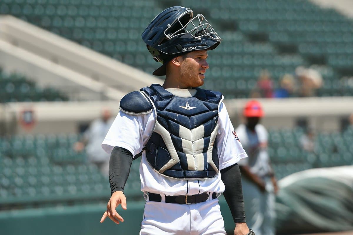 Coach Andrés Sthormes Catching Instruction